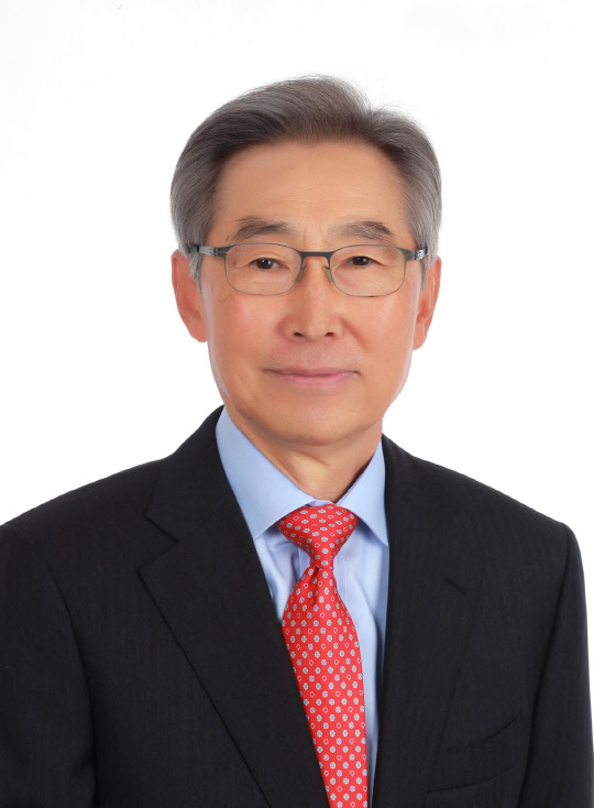 '자랑스러운 광운인 상'을 수상하는 엄정근 하이스틸 대표